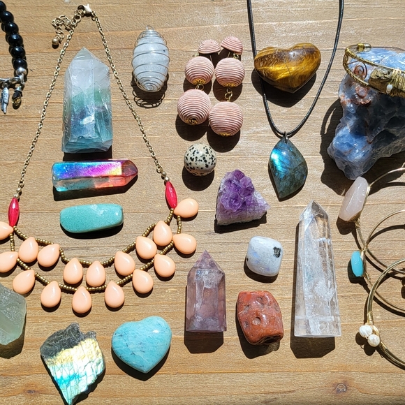 Mystery Crystal Jewelry Box / Necklace / Earrings / Crystal Tower / Palm Stones - Picture 4 of 5